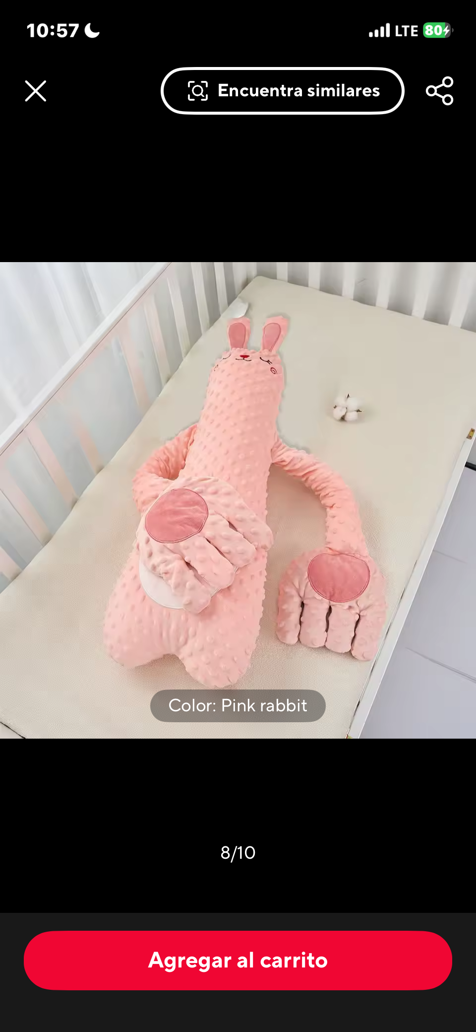 Almohada calmante conejo rosa con palmaditas automáticas para bebé recién nacido – vista completa en cuna