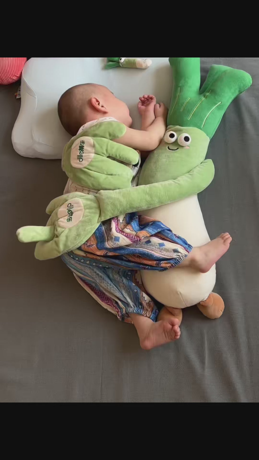 Almohada Calmante con Palmaditas Automáticas para Bebé – Con Mando a Distancia